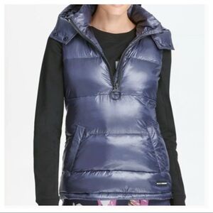DKNY SPORT puffer vest. Zip details on side Sz S/P